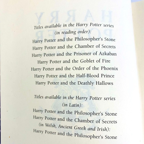 Harry Potter and the Deathly Hallows by - by J. K. Rowling - Picture 6 of 9